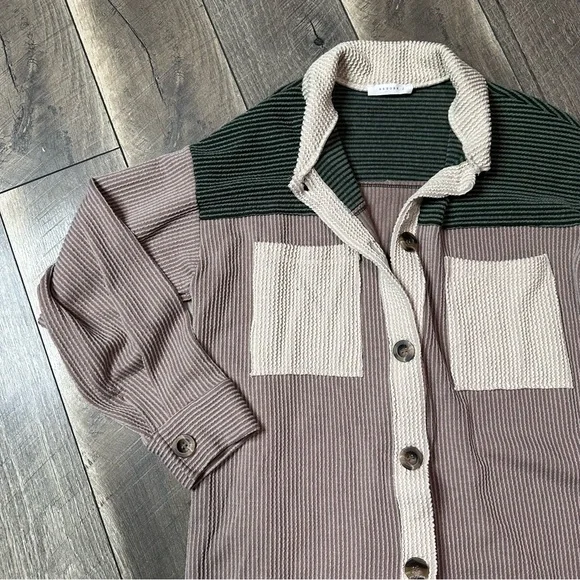 Reborn J Colorblock Button Down - Picture 3 of 7